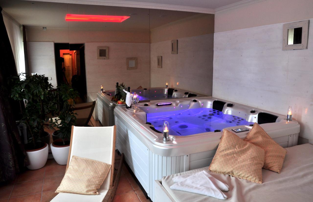 Villa St. Tropez Praga Exterior foto